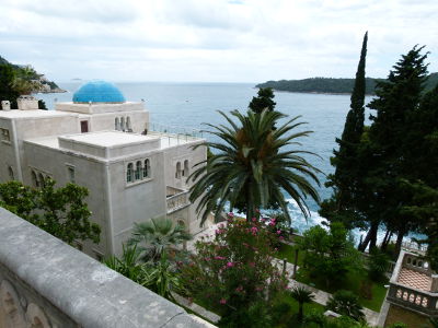 Erster Blick auf die Villa von der Landseite aus